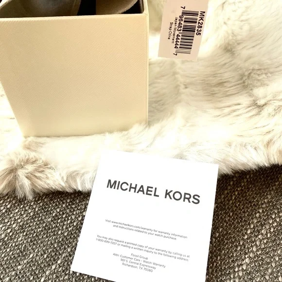 NWT In Box authentic MK rosegold pave leather strap watch - Picture 4 of 5